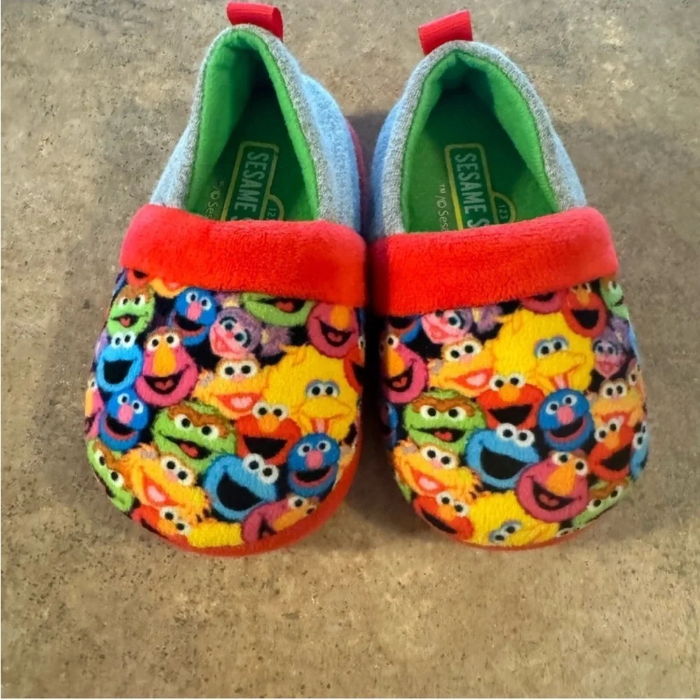 Sesame Street - Cozy Colorful Baby Slipper, Size 5